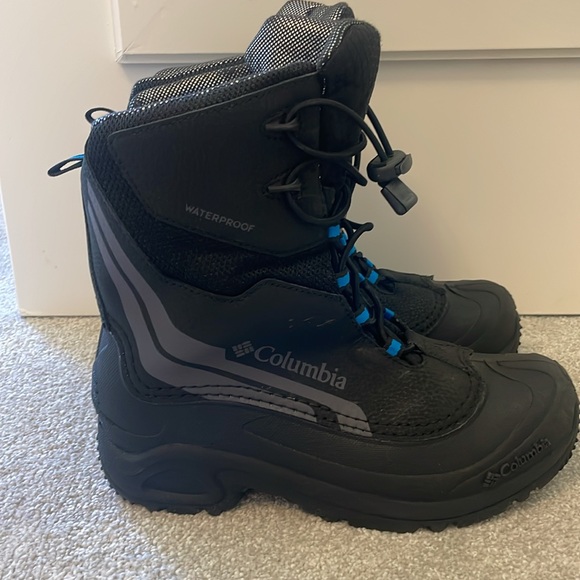 Boys Columbia winter boots size 6 - Picture 3 of 6